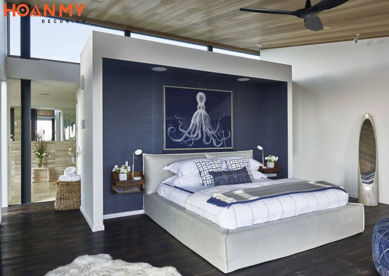 Phòng ngủ màu trắng xanh giúp cho không gian trở nên thoáng mát hơn rất nhiều