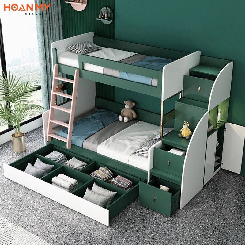 Giường tầng màu xanh lá cây mang lại cảm giác mạnh mẽ cho bé với hệ tủ để đồ tiện lợi