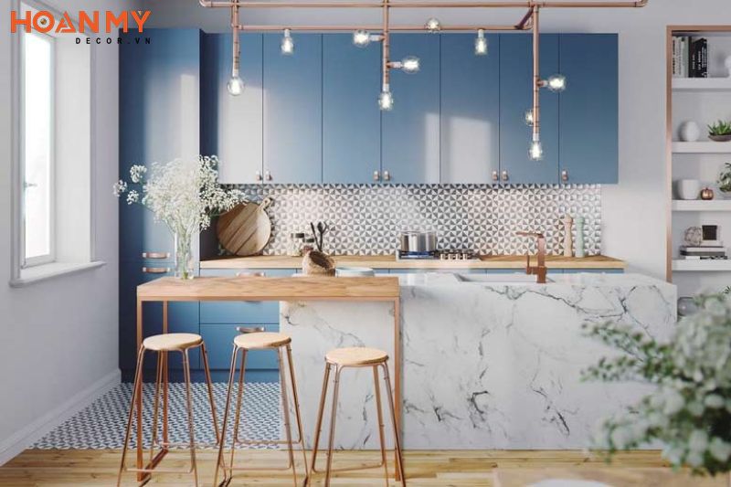 Tủ bếp màu xanh kiểu dáng hiện đại bố trí khoa học hợp cho người mệnh mộc