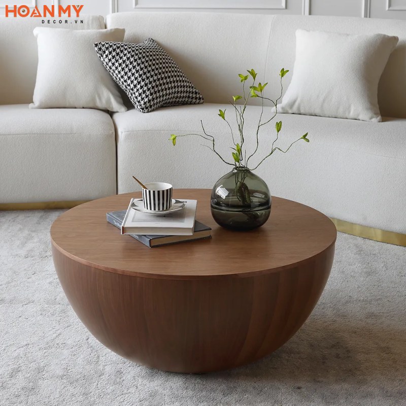 Decor bàn trà gỗ óc chó sang trọng kết hợp với bộ sofa màu trắng cho phòng khách đẹp