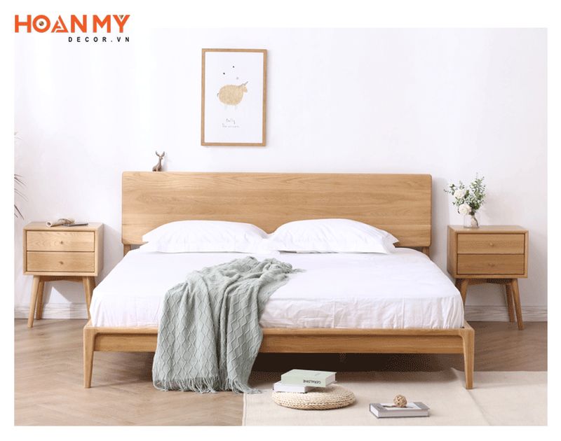 Mẫu giường ngủ gỗ sồi với chi tiết đơn giản nhỏ gọn