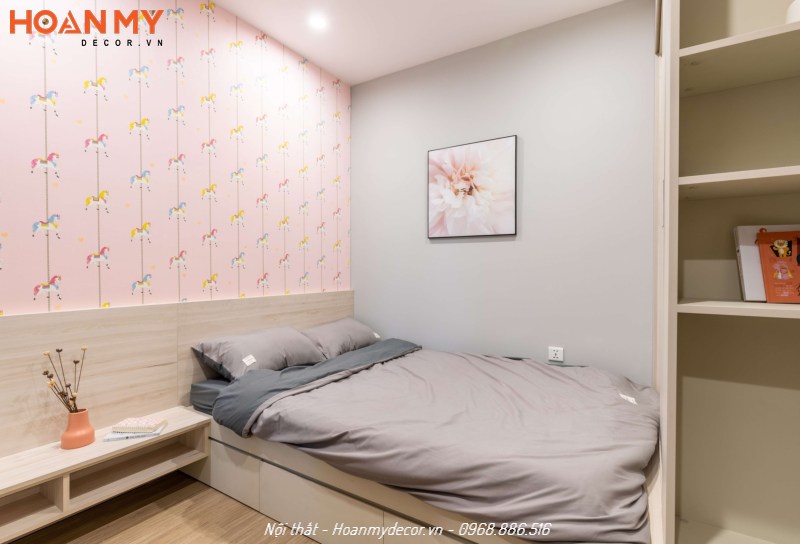 Phòng ngủ con gái nhẹ nhàng với tone màu trắng - hồng - xám kết hợp hài hoà