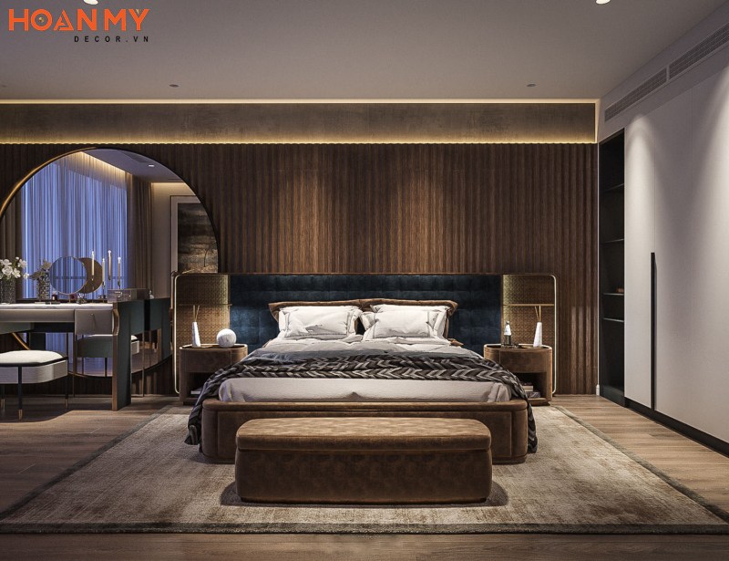 Phòng ngủ master sang trọng với nội thất gỗ tự nhiên