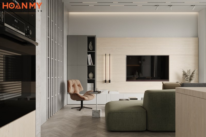 Bố trí ghế sofa đơn thư giãn màu cam tạo điểm nhấn cho căn hộ