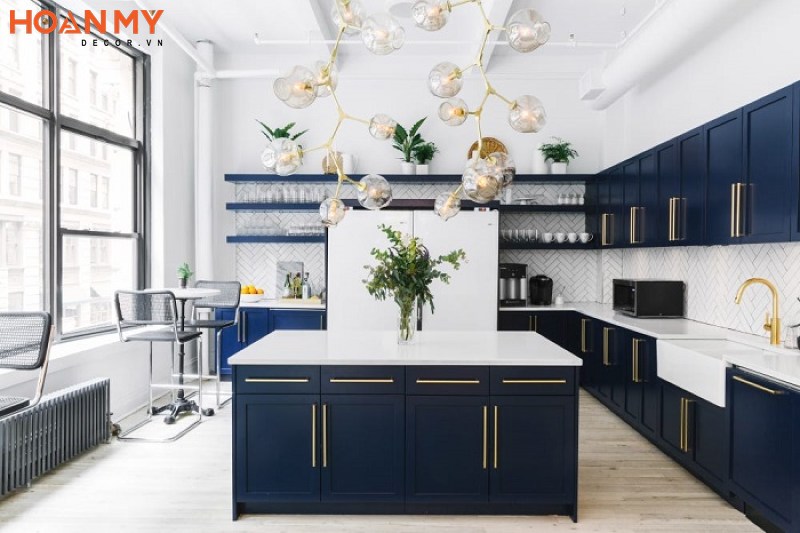 Tủ bếp màu xanh Navy mộc mạc ấn tượng