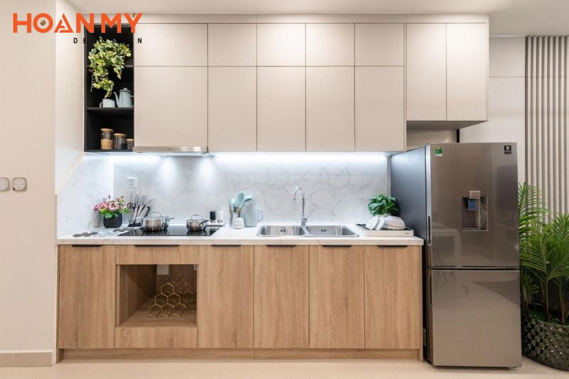 Tủ bếp melamine màu tối giản thiết kế tối ưu công năng