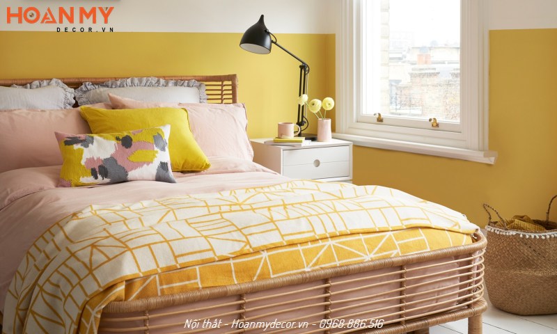 Sơn phòng ngủ màu vàng nhạt kết hợp với màu trắng hợp phong thuỷ