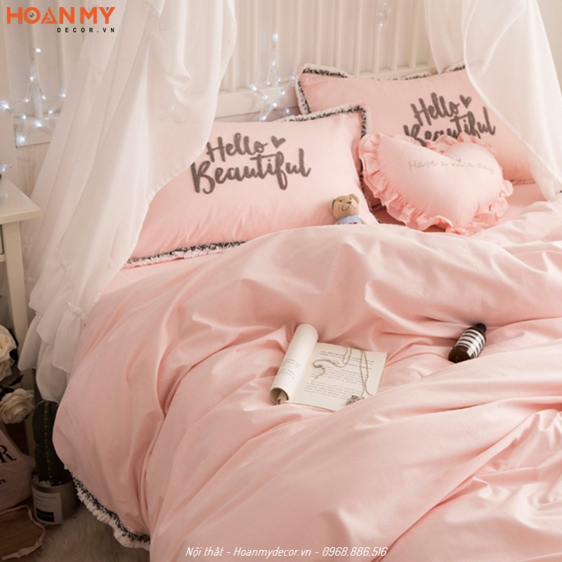 Giường ngủ màu hồng nhạt đơn giản mà đẹp