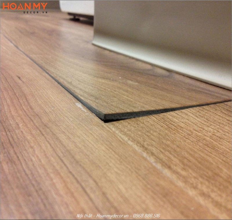 Sử dụng sàn gỗ kém chất lượng rất dễ bị phồng rộp