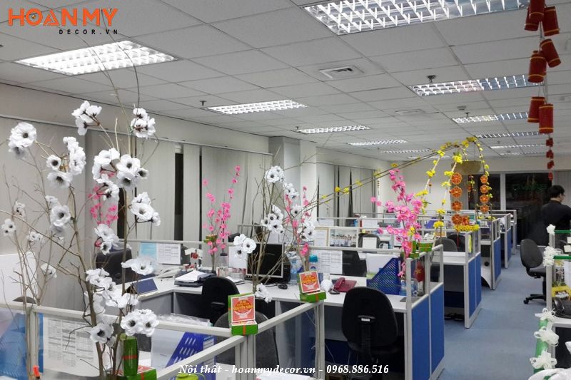 Trang trí Tết văn phòng công ty giúp tăng không khí sôi động làm việc vui tươi hơn