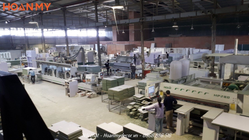Xưởng sản xuất nội thất được đầu tư hệ thống máy móc công nghệ cao