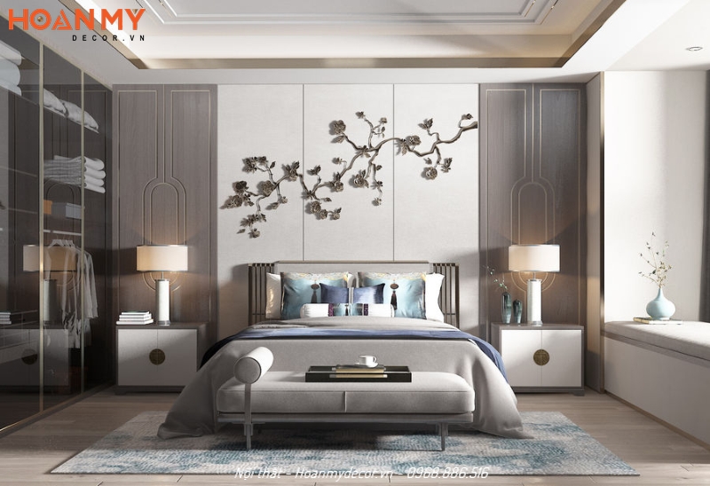 Kết cấu phòng ngủ đối xứng kiểu Trung Hoa cùng đèn ngủ và hoa văn truyền thống cực kỳ ấn tượng