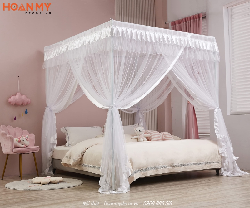 Bộ rèm ngủ màu trắng kết hợp khung gỗ tự nhiên đẹp cho giường ngủ của bé