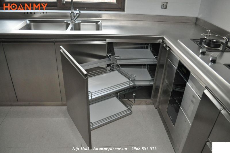 Tủ bếp inox module với đường nét trang nhã, với các ngăn kéo được thiết kế chính xác, tinh tế mang lại không gian bếp sạch sẽ và gọn gàng