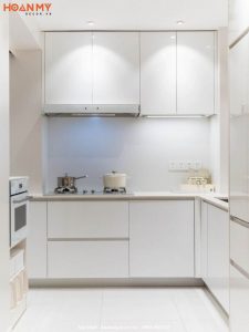 Kính ốp bếp là một loại vật liệu được sử dụng để che phủ và bảo vệ mặt tường trong khu vực bếp