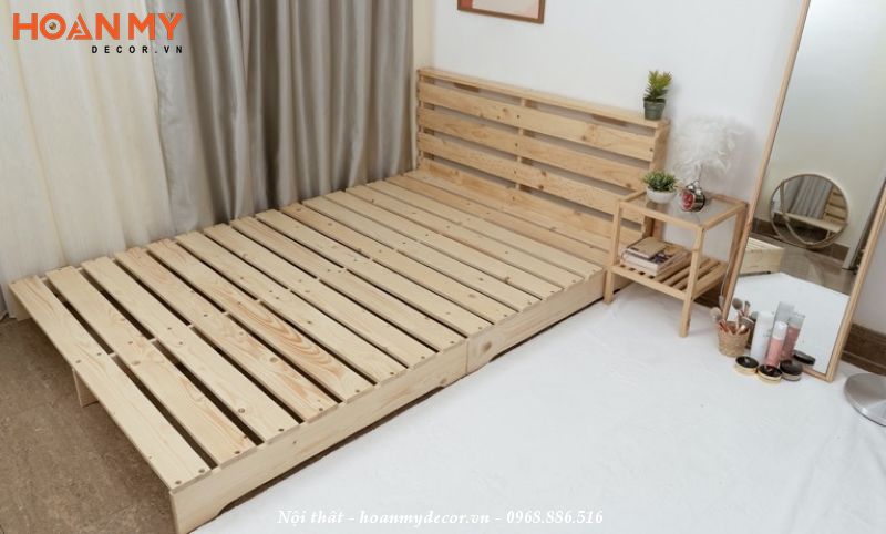 Mẫu giường Pallet gỗ Thông kiểu Hàn đơn giản