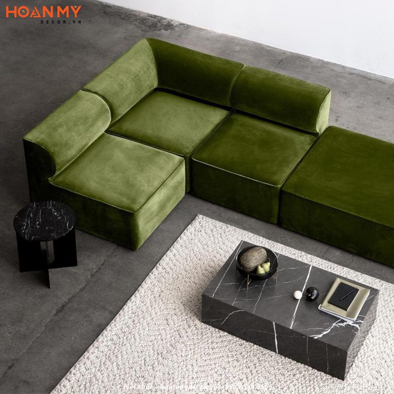 Sofa màu xanh rêu thường có tính chất đa dụng, phù hợp với nhiều phong cách trang trí nội thất