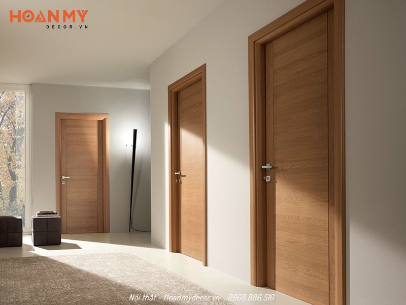 Cửa gỗ veneer có khả năng hấp thụ ẩm cao hơn so với dòng cửa gỗ nhựa composite