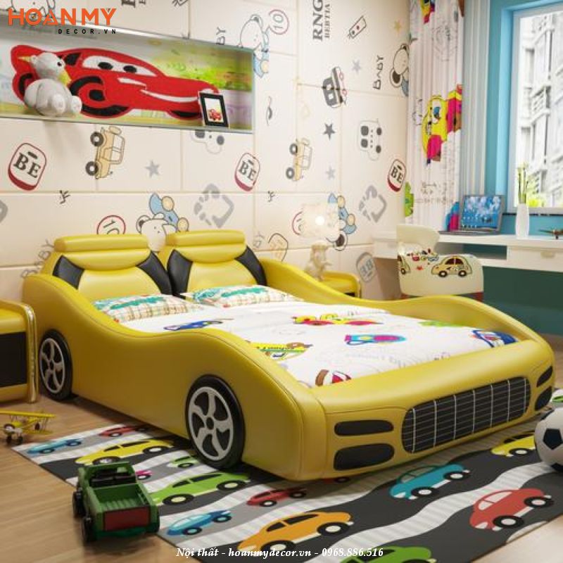 Giường ngủ cho bé trai với họa tiết xe ô tô màu vàng