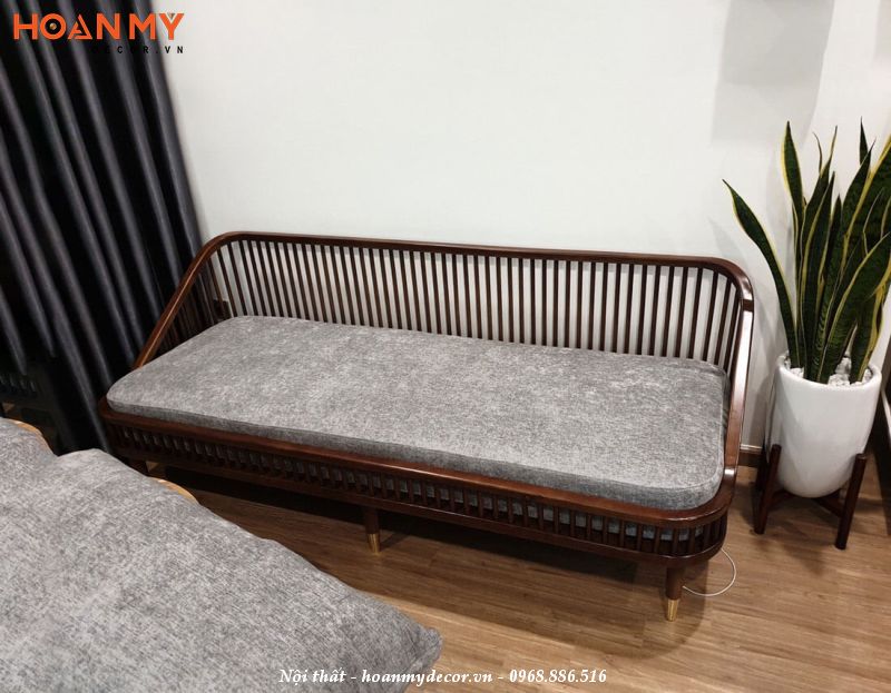 Sofa nan gỗ thiết kế đơn giản, do đó giá thành cũng rất phải chăng