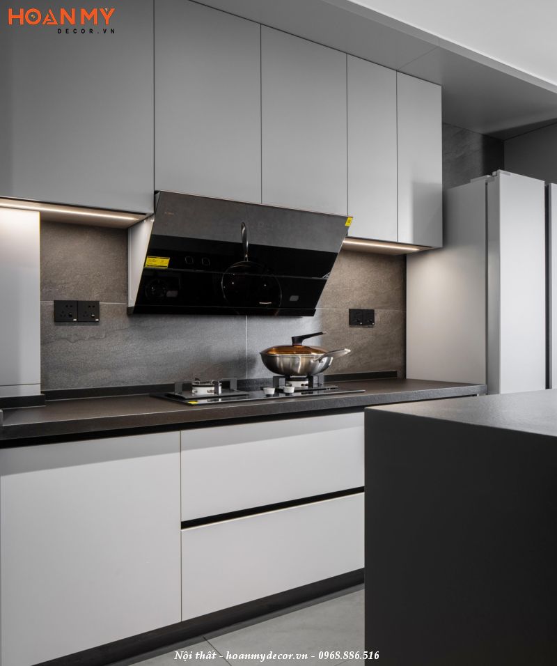 Thiết kế tủ bếp dài 2m cao áp trần tối ưu không gian lưu trữ