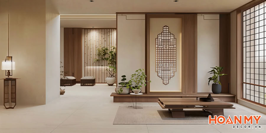 Không gian trà thanh lịch tông kem, bàn thấp đơn giản, trang trí hoa văn cửa sổ. Cây bonsai nhỏ, đèn lồng giấy, cửa shoji truyền thống.