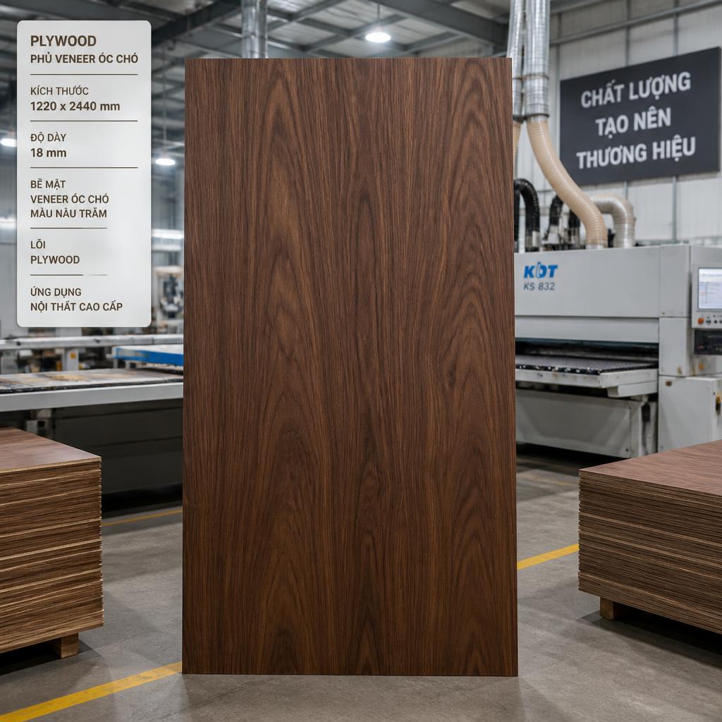 Tấm plywood phủ veneer óc chó màu nâu trầm, vân gỗ tự nhiên rõ nét, kích thước 1220×2440mm đặt trong không gian xưởng sản xuất hiện đại
