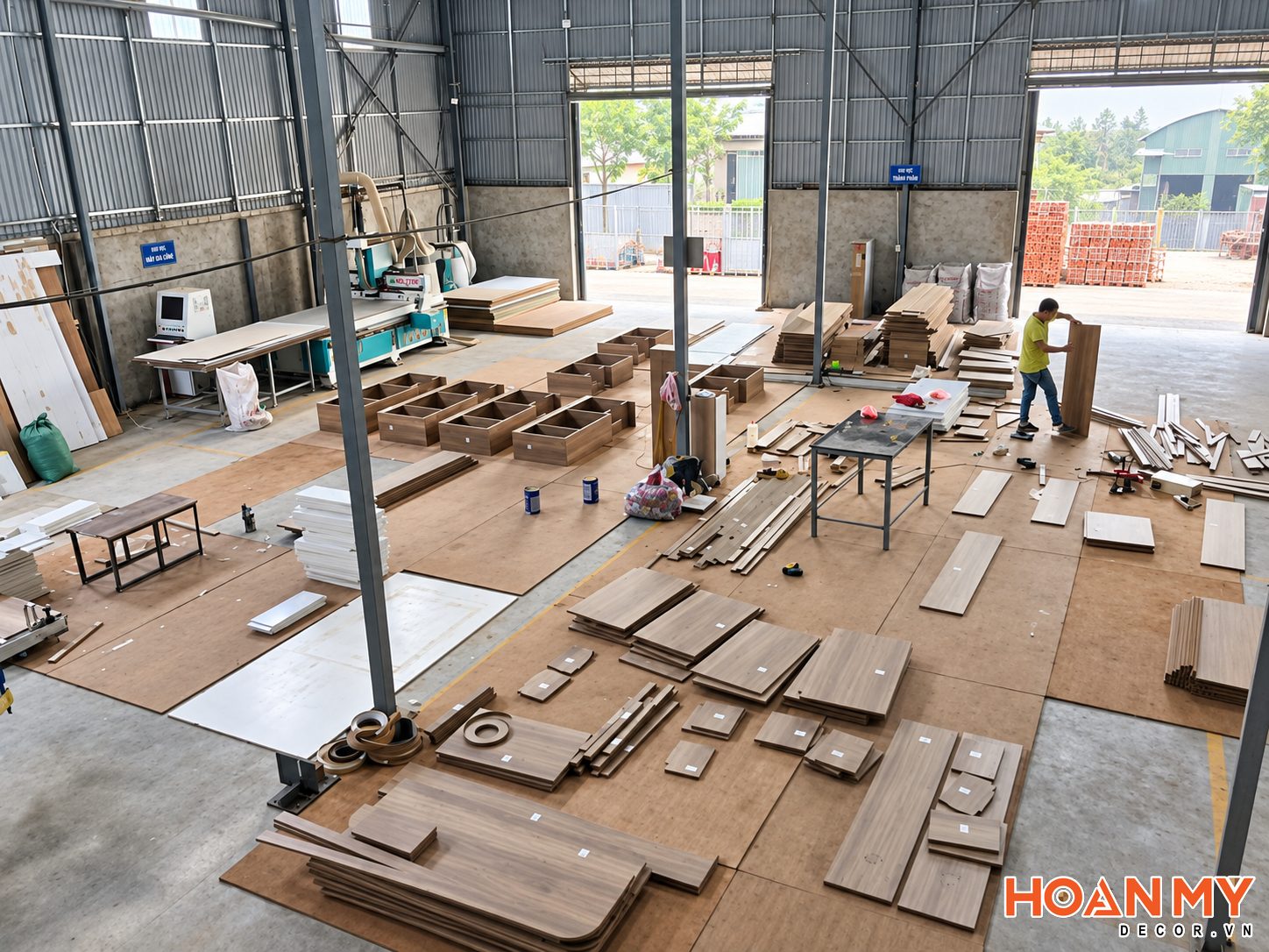 Mặt bằng xưởng Hoàn Mỹ Decor dành không gian cho máy CNC, khu lắp ráp và tập kết các nhóm chi tiết nội thất.
